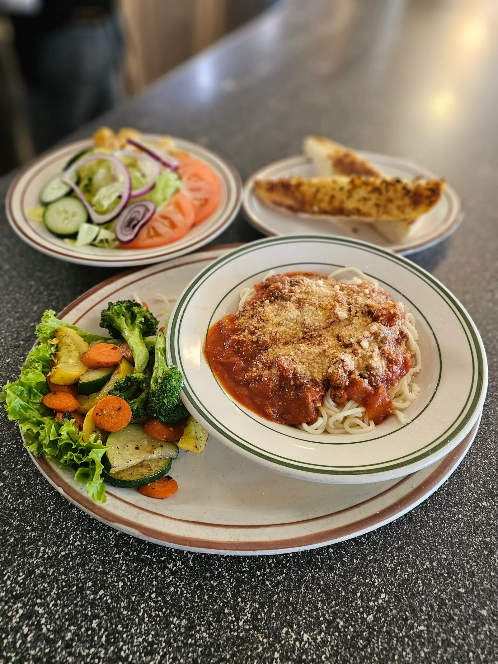 Spaghetti with meat sauce, salad and garlic bread